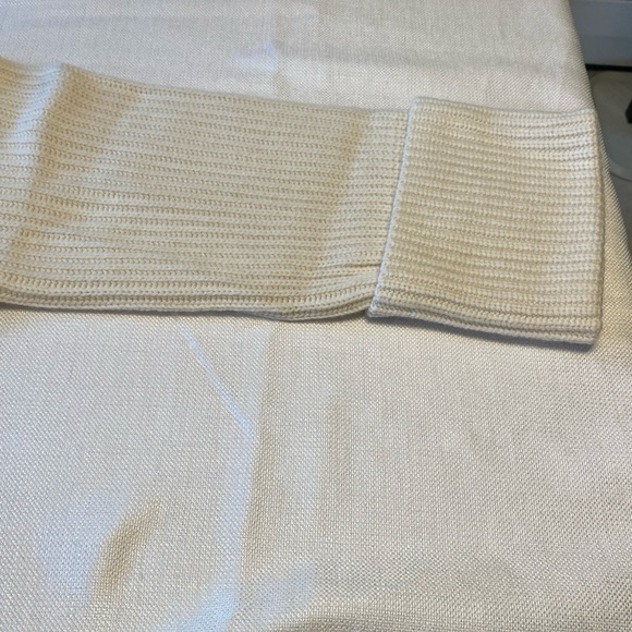 Banana Republic cropped chunky merino cashmere sweater. - Picture 4 of 11